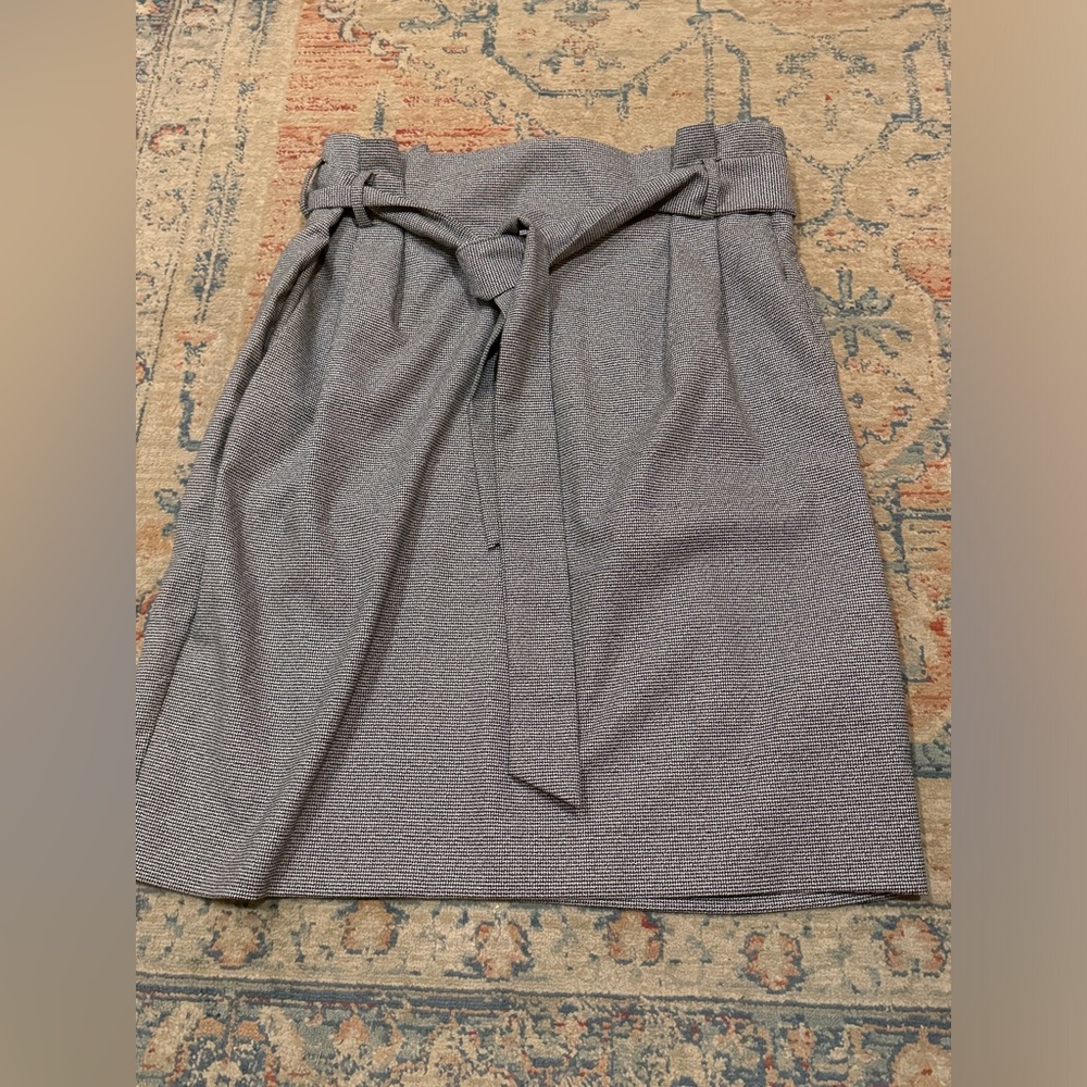 HM Ladies Houndstooth Print Pleat Skirt w/Tie, Pockets, hidden zipper. Size 10